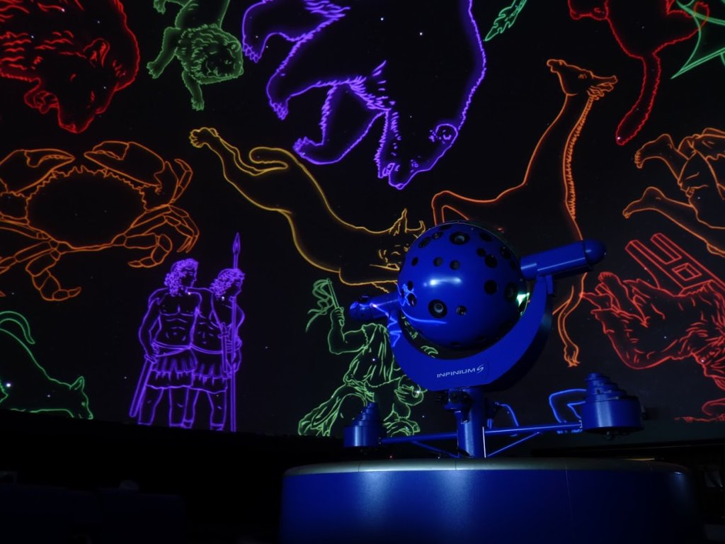 Cung thiên văn Fujitsu của trường Cao đẳng De Anza De Anza College Fujitsu Planetarium